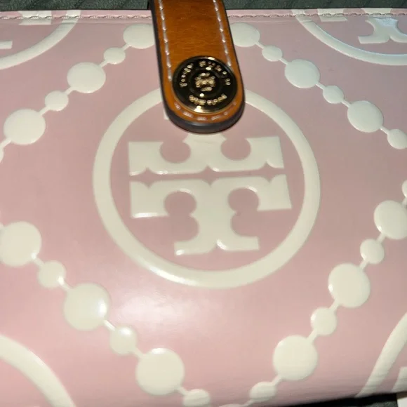 Tory Burch Embossed Contrast Signature Logo Pink and Cream Wallet - Picture 2 of 7